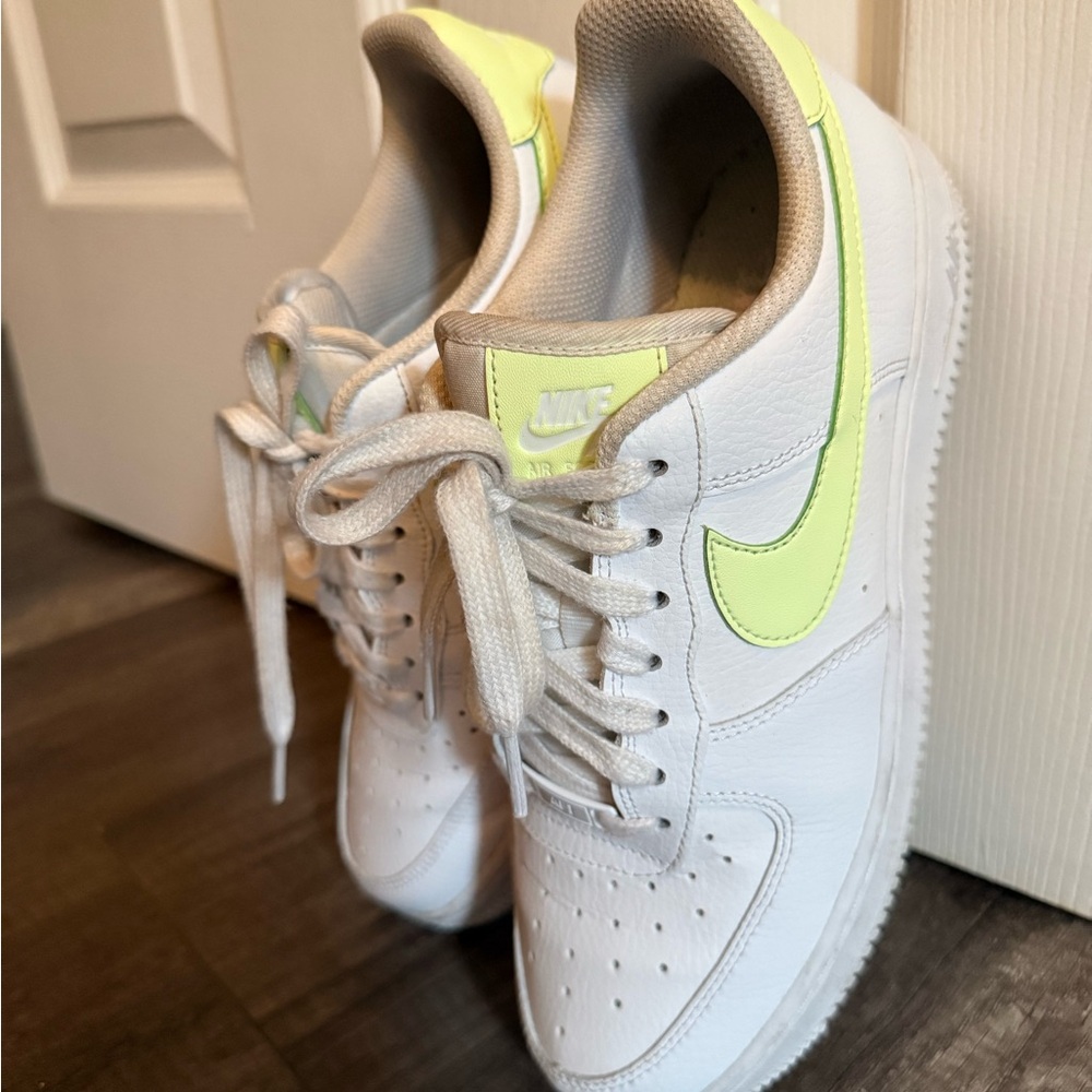 Women’s Nike Air Force 1 ‘07 Size:8.5 - Picture 3 of 7